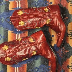 Elegant Red Leather Heeled Boots with Yellow Floral Embroidery